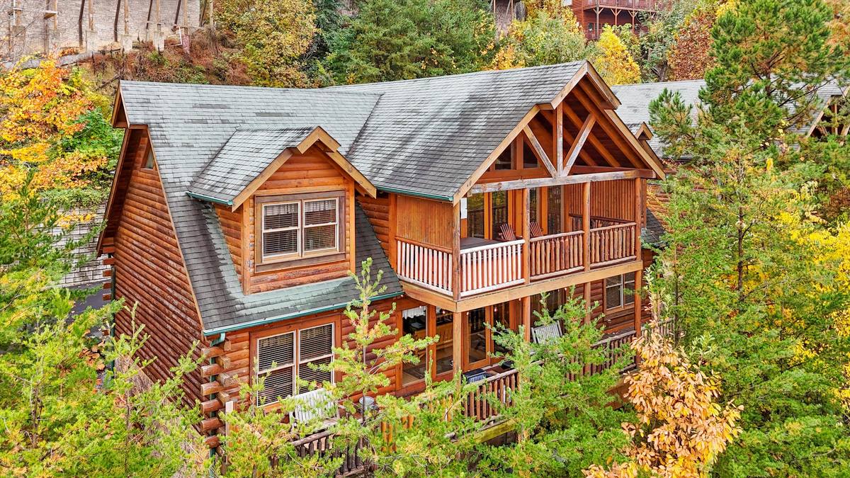 1723 High Rock Way, Sevierville TN — primary listing photo