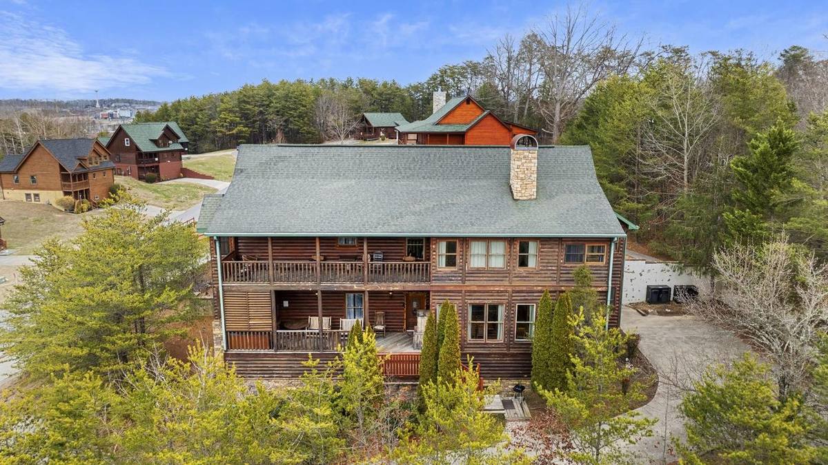 2818 Seth Rd, Pigeon Forge TN — primary listing photo