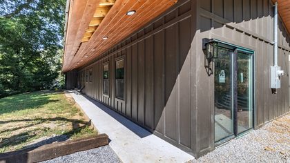 927 Carvers Lane — photo 2 of 32